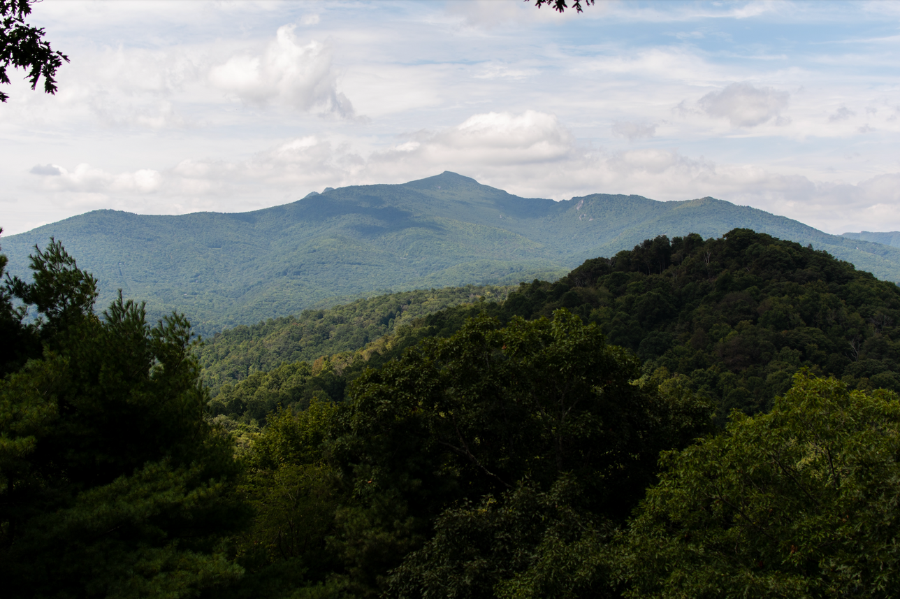 Green mountains in front of a picturesque sky
